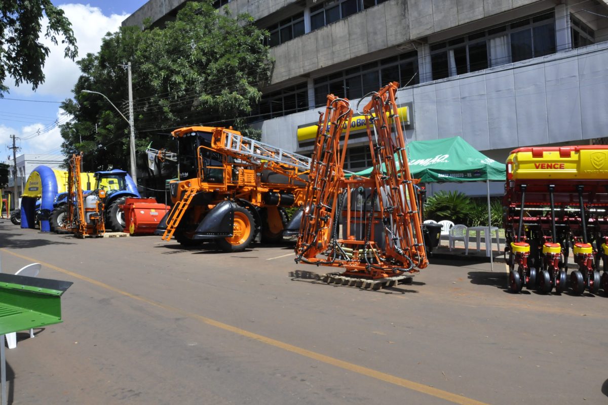 Carreta Agro está em frente ao Banco do Brasil em Santo Augusto