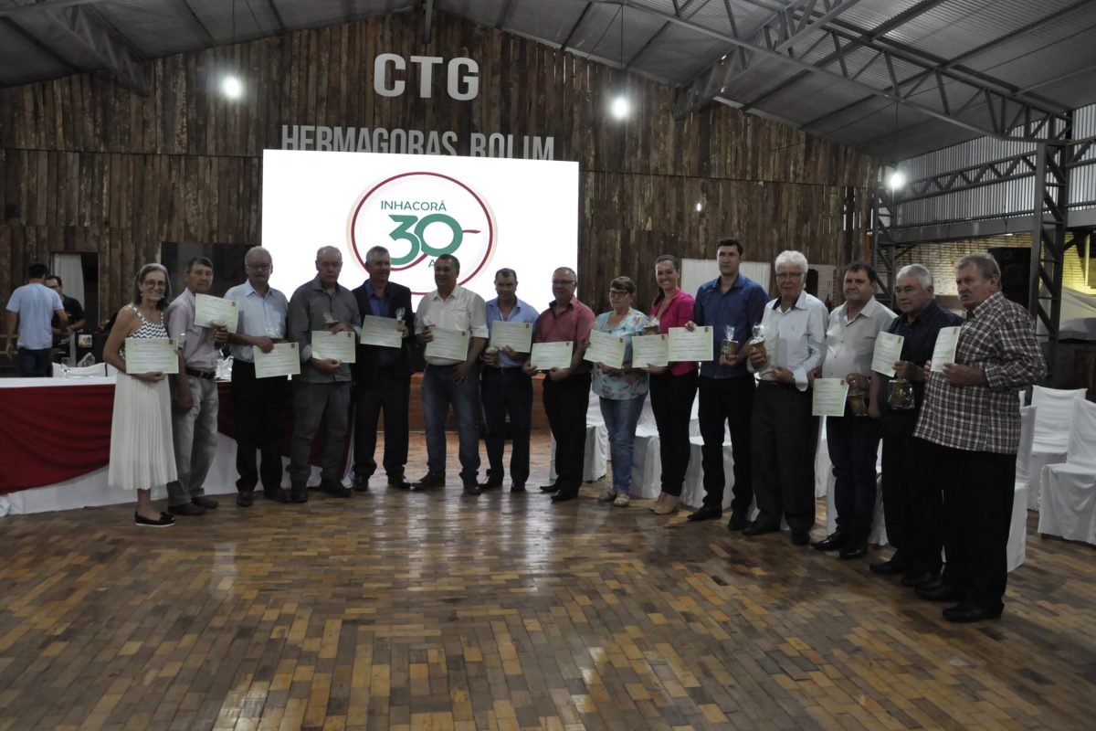 Município Celeiro da Tradição presta homenagem a comissão emancipacionista