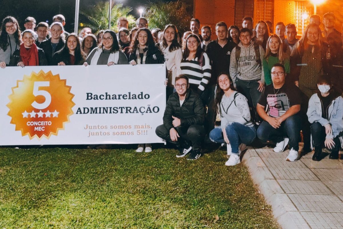 Bacharelado em Administração obtém nota máxima do MEC