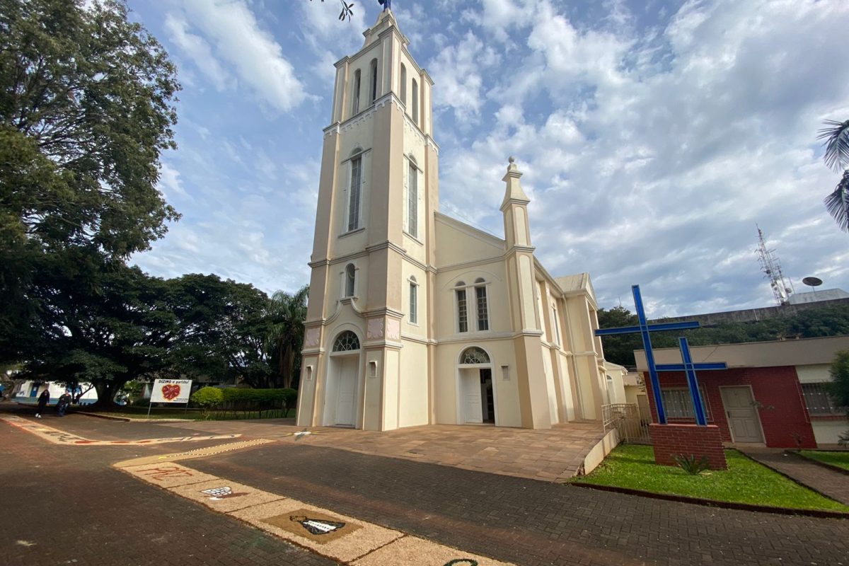 CORPUS CHRISTI: Após dois anos, tapetes voltam a colorir as ruas de Santo Augusto