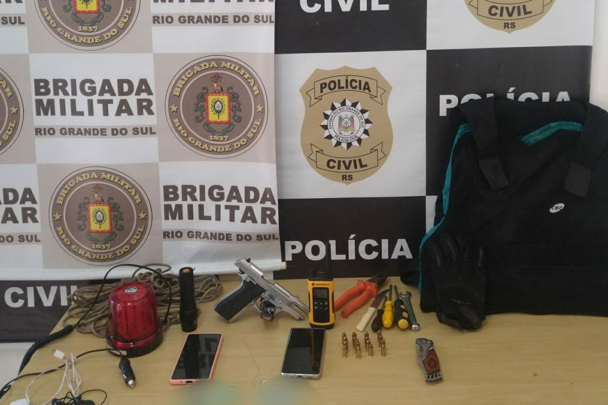 Brigada Militar e Polícia Civil prendem homem foragido e apreendem arma de fogo e documentos falsificados em Tenente Portela