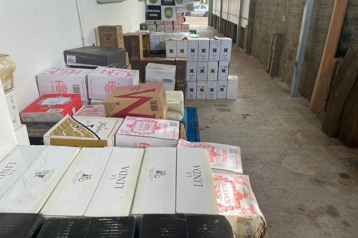 Brigada Militar e Polícia Civil localizam depósito de bebidas de origem estrangeira em Tiradentes do Sul