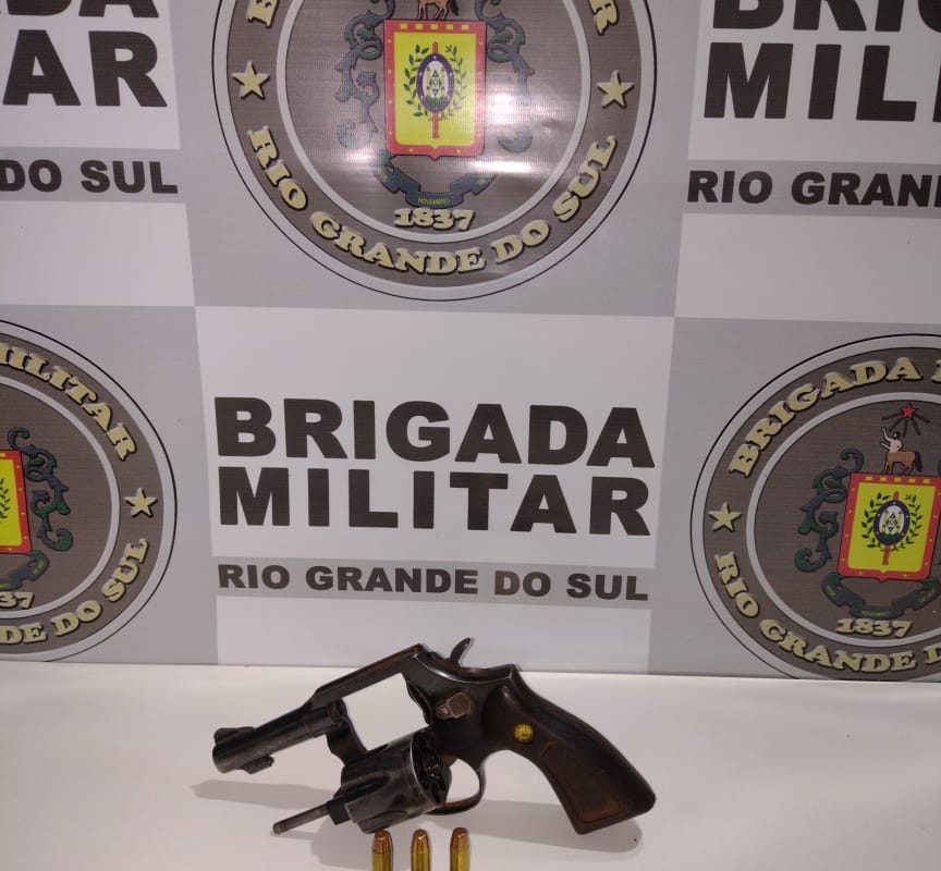 Brigada Militar prende homem por furto e porte irregular de arma de fogo em Coronel Bicaco
