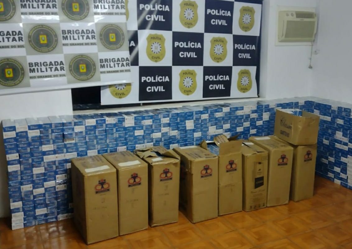 Brigada Militar e Polícia Civil apreendem veículo e carga de cigarros contrabandeados em residência de Humaitá durante ações da Operação Hórus