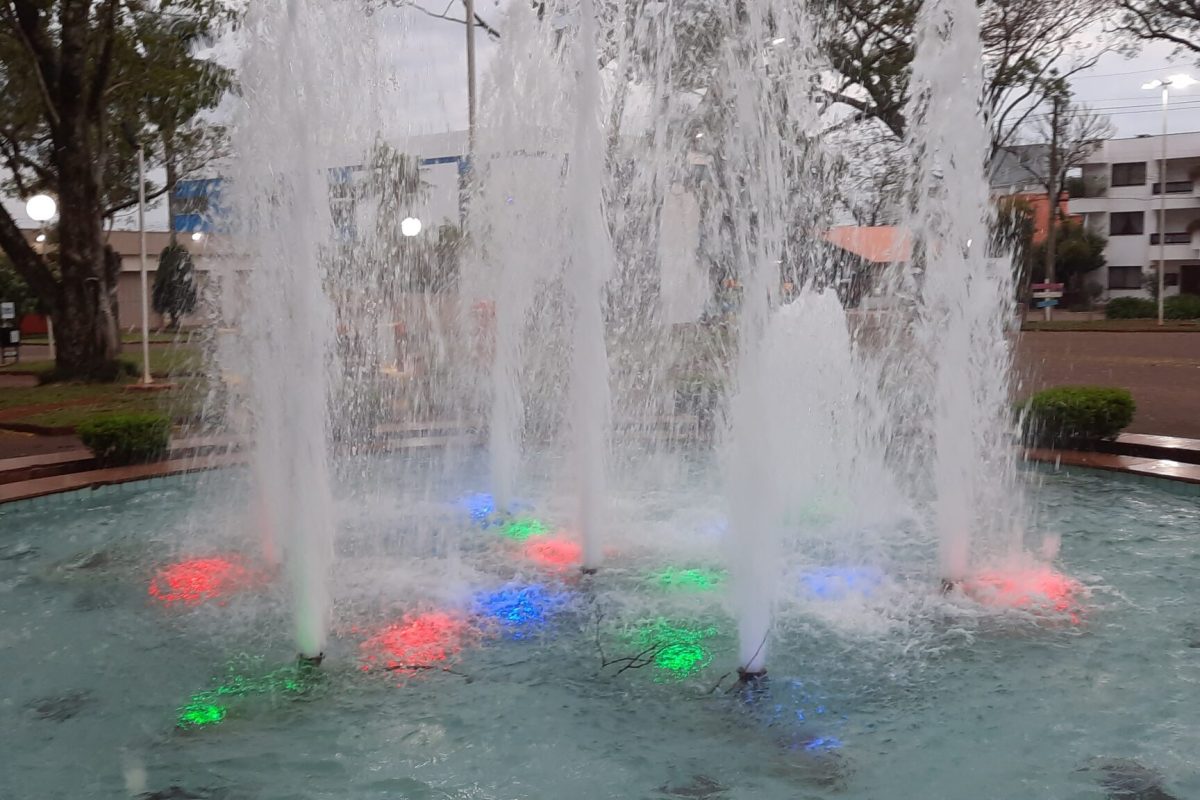 Chafariz da Praça Pompílio Silva volta a funcionar
