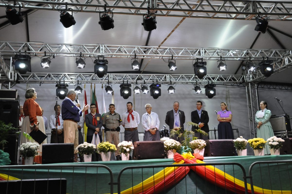 Abertura do 40º Rodeio Crioulo de Santo Augusto reúne autoridades e enaltece o tradicionalismo