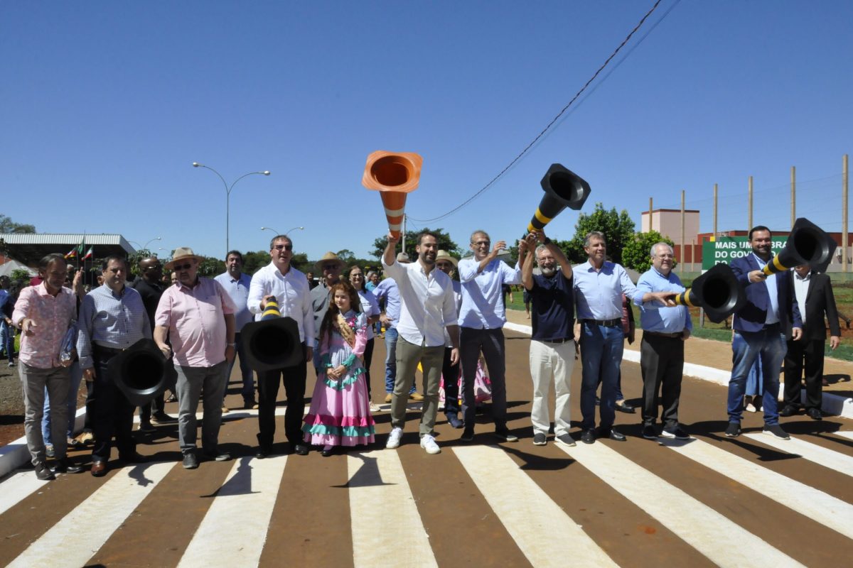 Inhacorá inaugura obra de Pavimentação urbana e reforma em ginásio