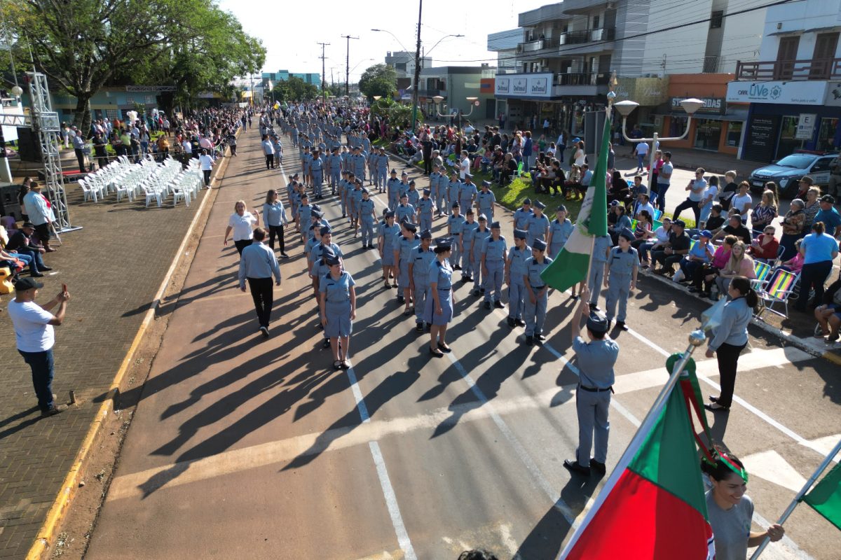 Santo Augusto realiza desfile cívico