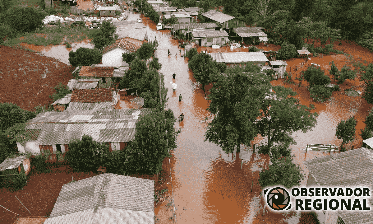 Braga: Rio que corta perímetro urbano sobe repentinamente na tarde desta quarta-feira (04) e invade residências