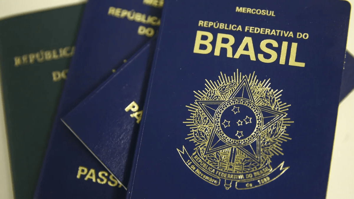 Novo passaporte brasileiro começa a ser emitido pela PF