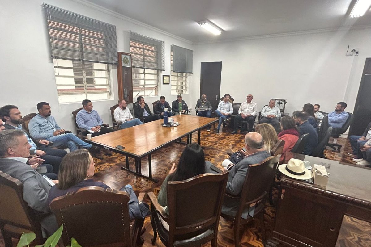Secretário da Agricultura recebe movimento SOS Agro RS e representantes de instituições financeiras