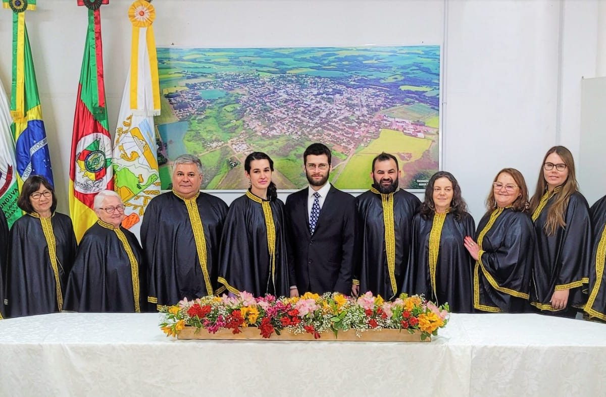Academia de Letras do Noroeste empossa novos membros em Horizontina