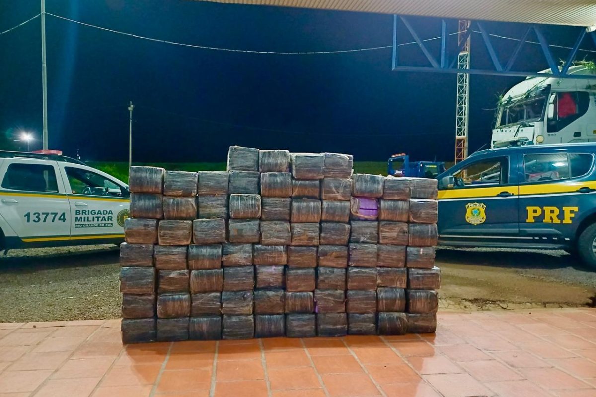 PRF apreende mais de 1 tonelada de maconha em caminhão