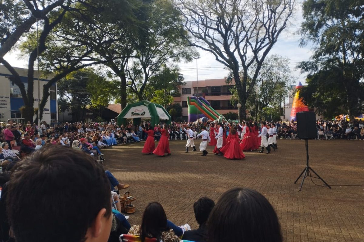 Santo Augusto comemora 66 anos com festa cultural, lanche comunitário e show musical