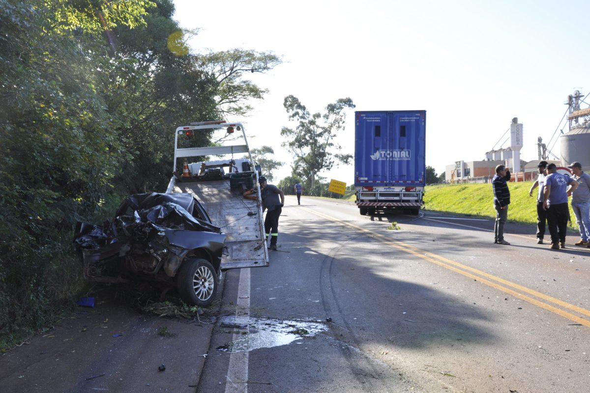 Colisão frontal entre caminhão e carro deixa uma vítima fatal na ERS-155