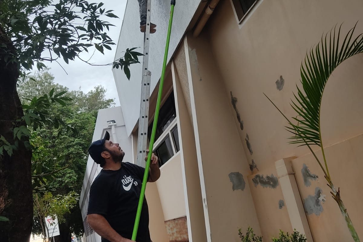 Salão Paroquial Católico recebe pintura externa antes das festas de São João