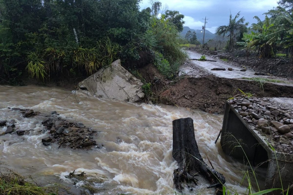 Confira fotos dos estragos causados pela chuva na região central do Estado