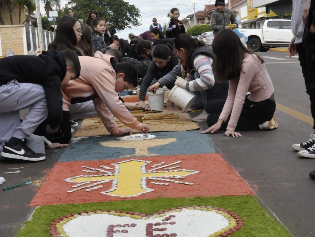Confecção de tapetes de Corpus Christi depende de condições climáticas