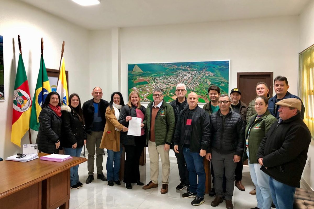 Coronel Bicaco recebe R$ 300 mil para a Saúde e fortalece frota com nova caminhonete