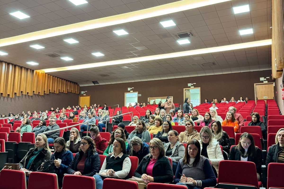 CHIAPETTA – Formação continuada aborda leitura, escrita e inclusão com foco no TEA e DI
