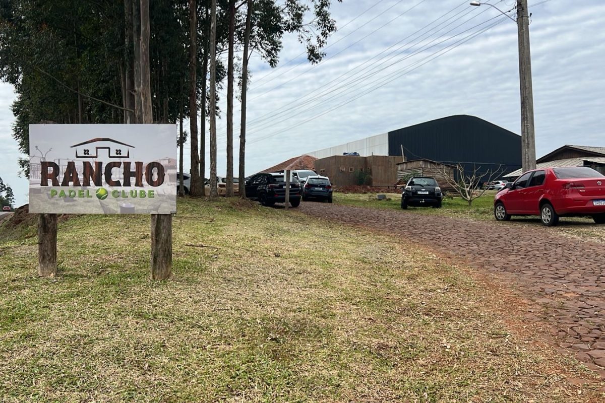 Criminosos arrombam veículos durante evento no Rancho Padel, em Três Passos