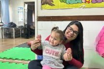 Na Semana Nacional da Pessoa com Deficiência, professora e aluna mostram que inclusão, afeto e superação transformam vidas na escola.