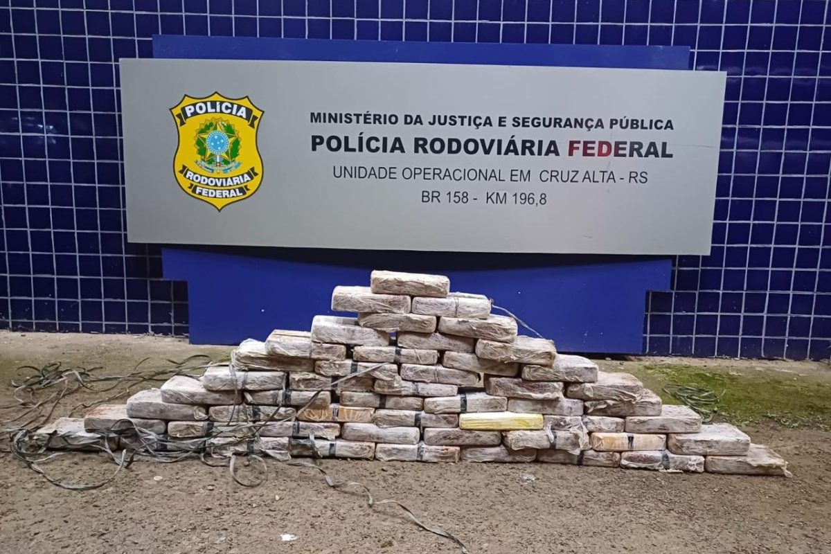 PRF prende homem com 54 kg de drogas em operação na BR-158, em Cruz Alta