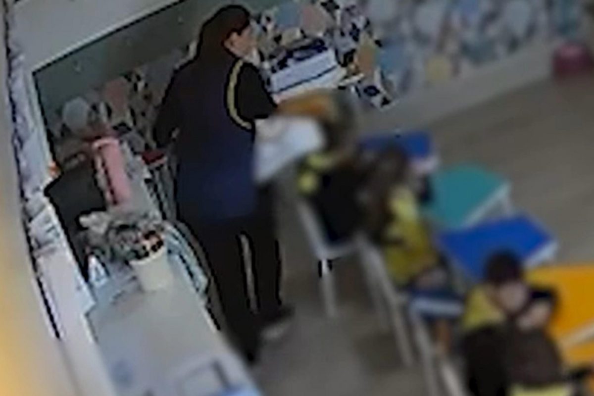 Professora é demitida após agredir criança de 4 anos em creche de Caxias do Sul