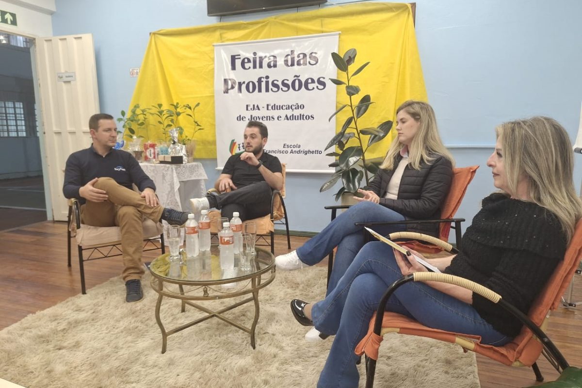 Feira das Profissões aproxima alunos da realidade do mercado de trabalho