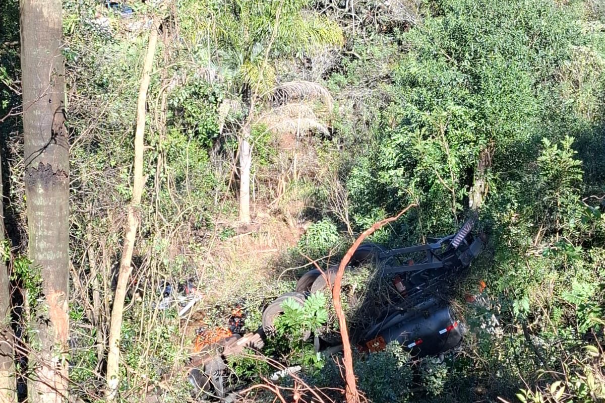 Acidente grave na ERS-342 deixa motorista de caminhão de combustível morto entre Ijuí e Cruz Alta