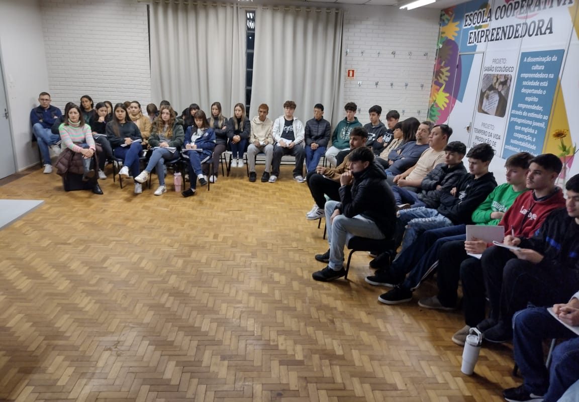 Brigada Militar promove palestra educativa na Escola Francisco de Sales em Campo Novo