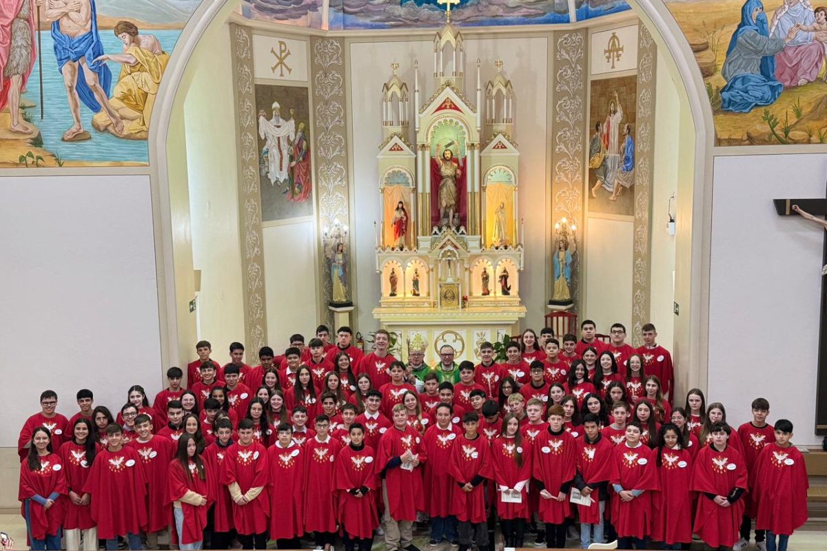 91 jovens recebem Crisma em Santo Augusto