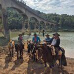 Cavaleiros da 20ª RT percorrem 506 km em busca da Chama Crioula, que chegará a Humaitá para marcar o início dos Festejos Farroupilhas.