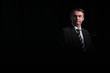 STF inicia julgamento histórico de Bolsonaro e aliados por tentativa de golpe; processo pode resultar em condenações inéditas de ex-presidente e generais.