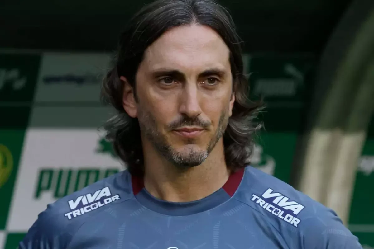 Internacional encaminha acerto com Luis Zubeldía para substituir Roger Machado