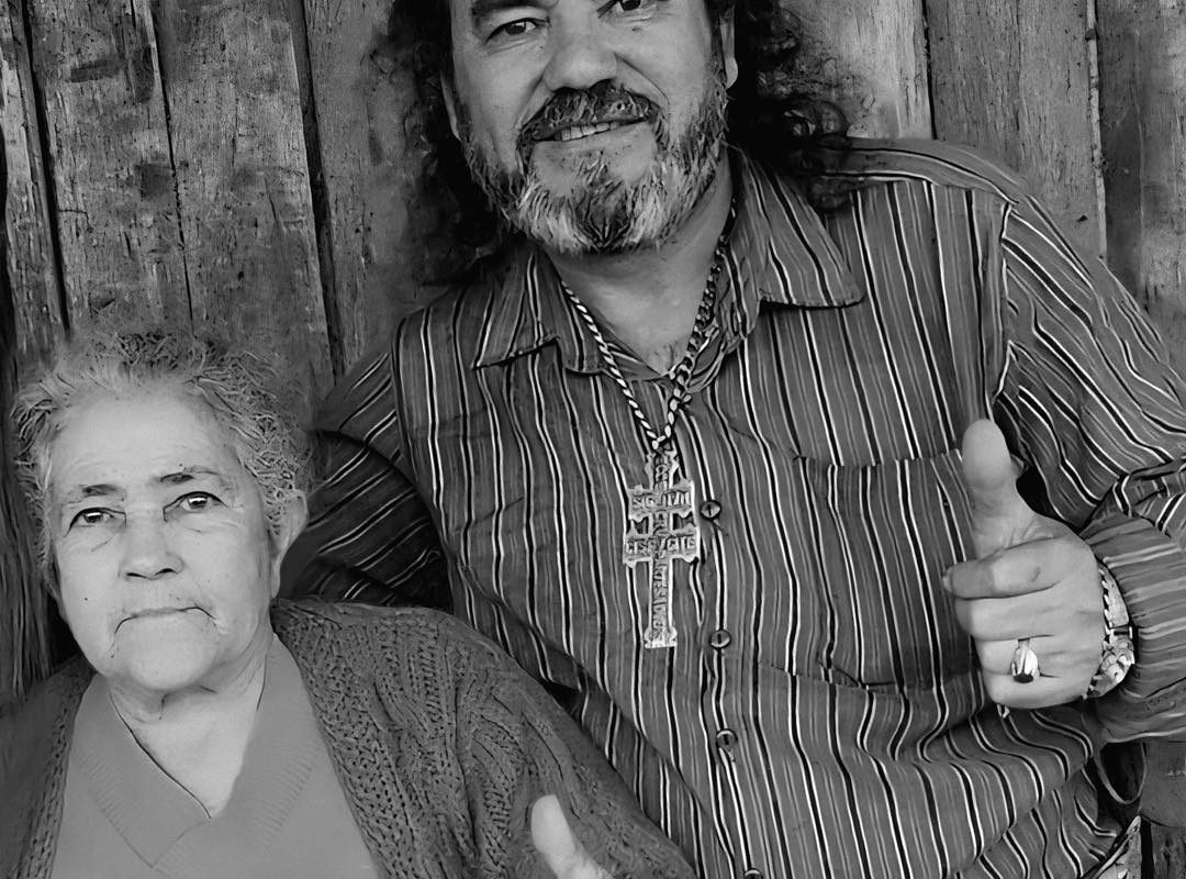 Cantor Baitaca anuncia falecimento da mãe