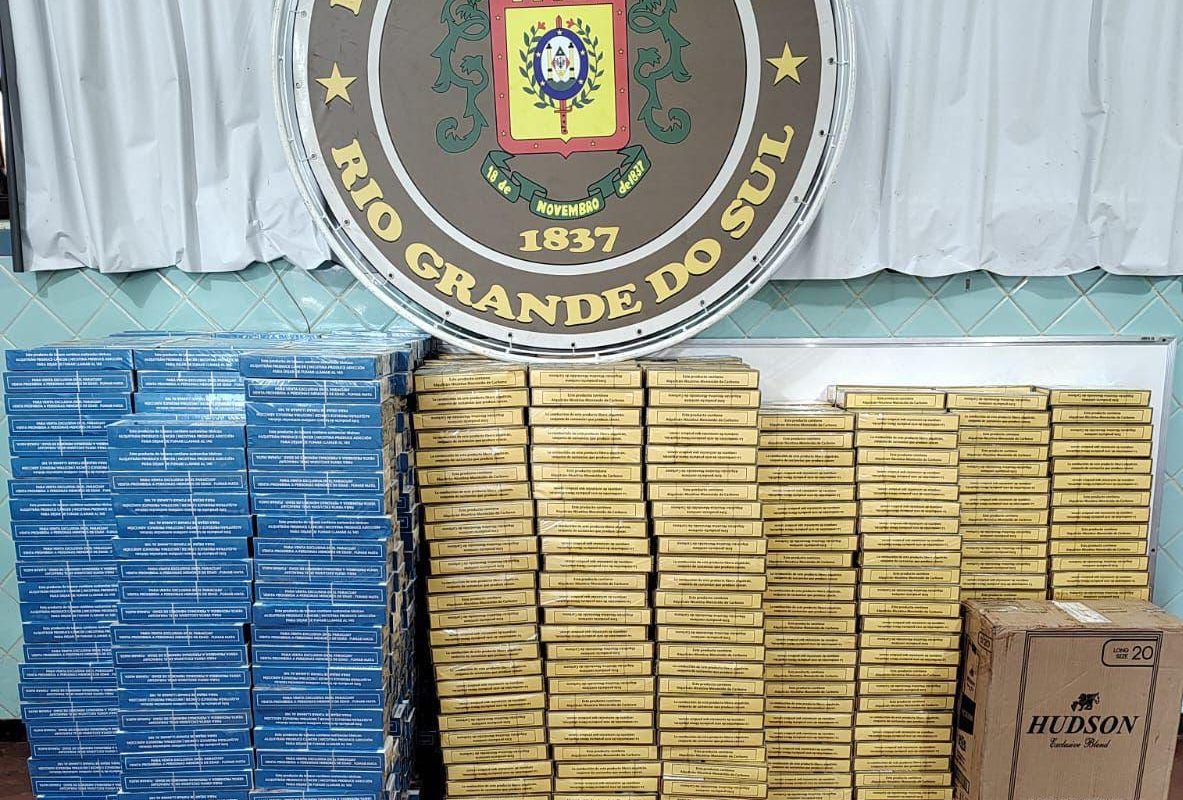 Brigada Militar apreende 14,5 mil maços de cigarros contrabandeados em Três Passos