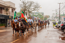De 13 a 20 de setembro, programação celebra cultura gaúcha, com desfile na Rua Rio Branco e diversas atividades culturais na cidade.