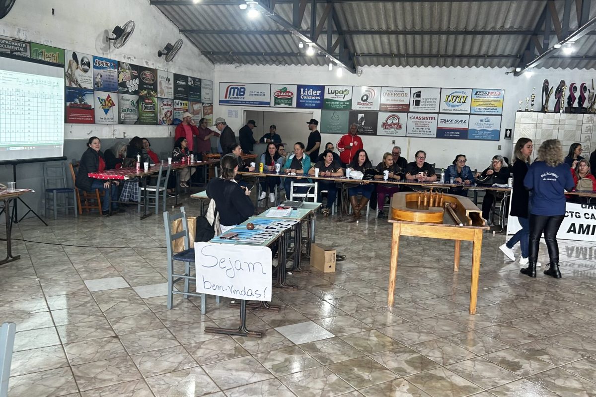 Campeonato Municipal de Bolãozinho de Mesa inicia com disputa acirrada