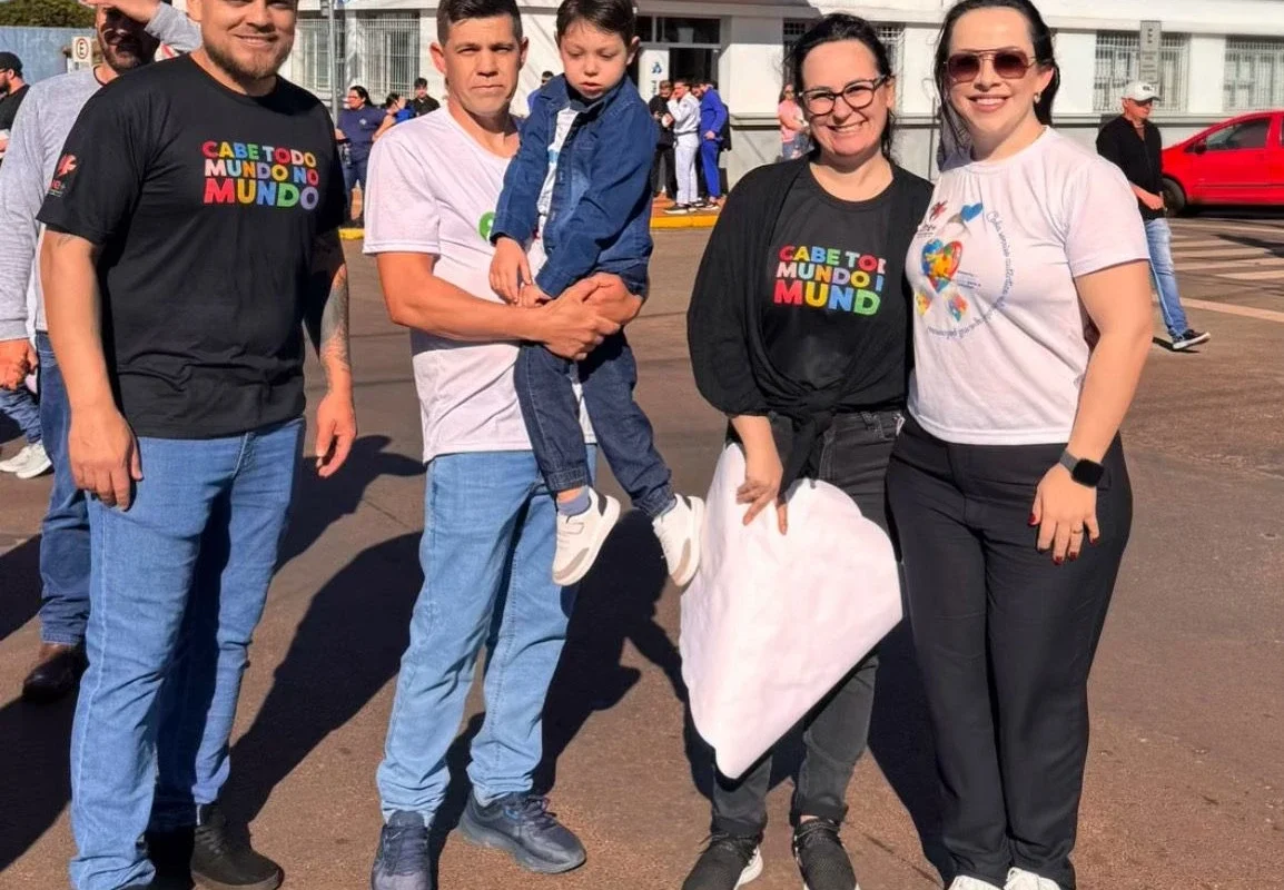 AME+ lança camisetas e guarda-chuvas para arrecadar fundos e fortalecer projetos da associação