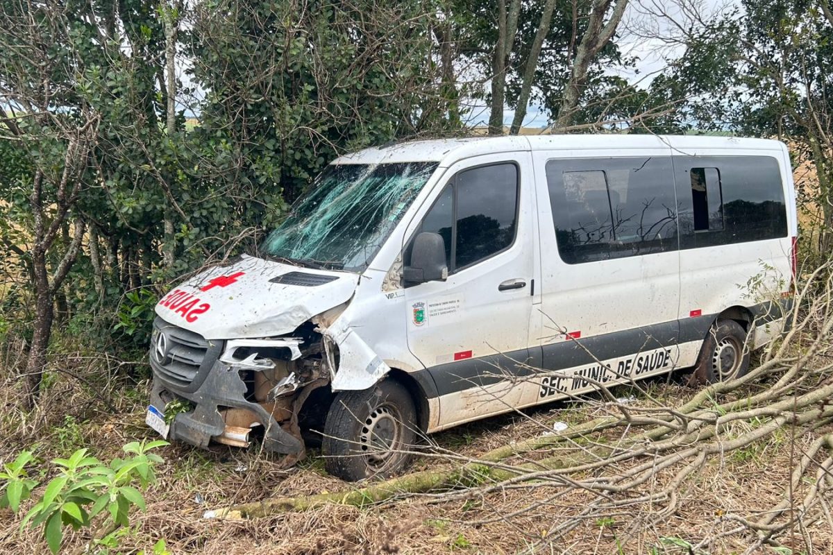 Veículo da saúde de Tenente Portela sai de pista na ERS-155
