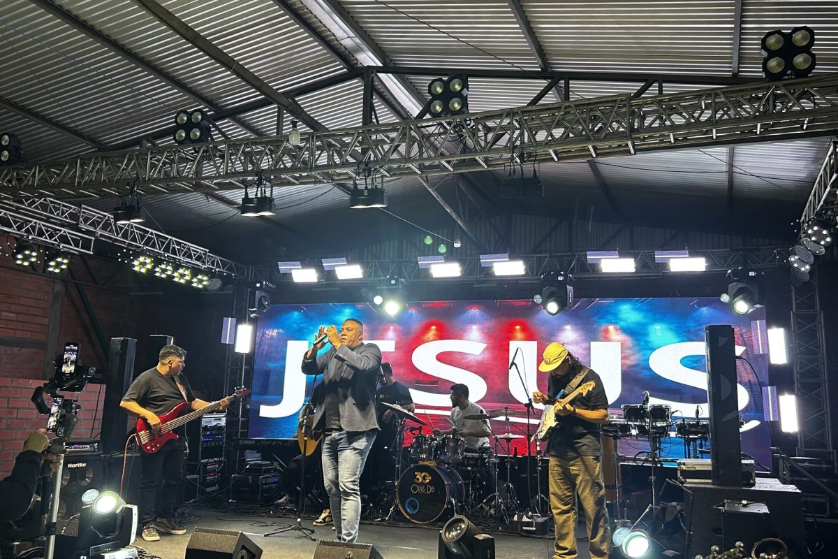 Primeiro dia de Expofesa 2025 reúne milhares de pessoas com estandes movimentados e shows gospel