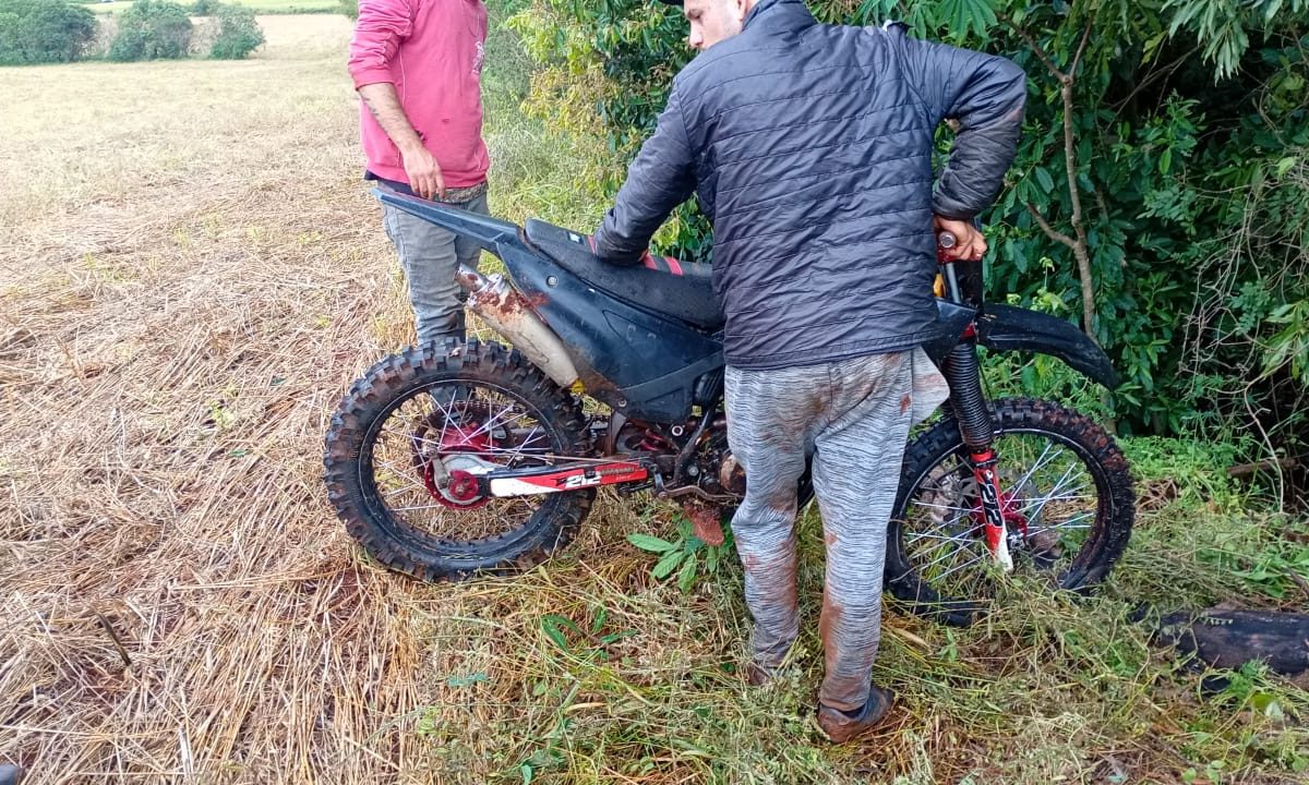 Motocicleta furtada é localizada em área rural de Coronel Bicaco