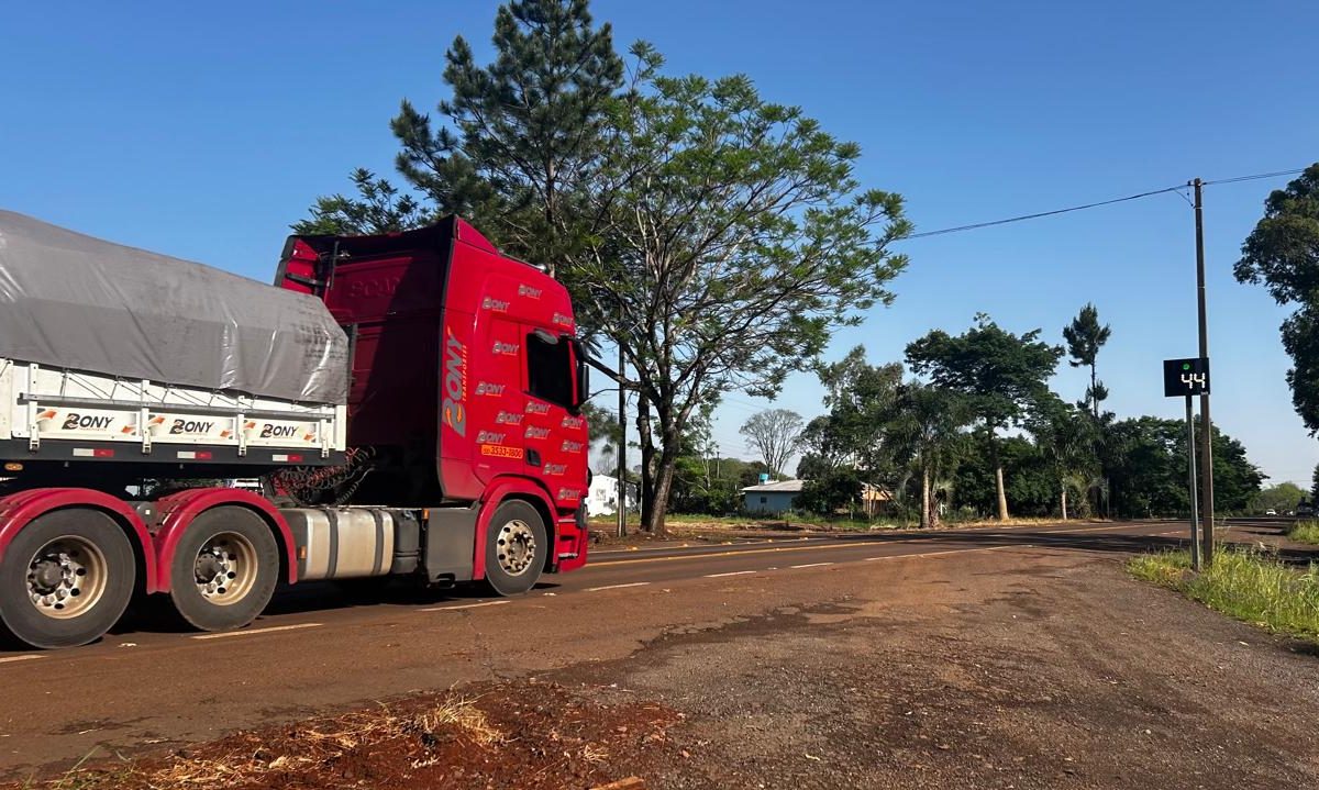 Redutor de velocidade é instalado na esquina Boa Vista, na BR-468