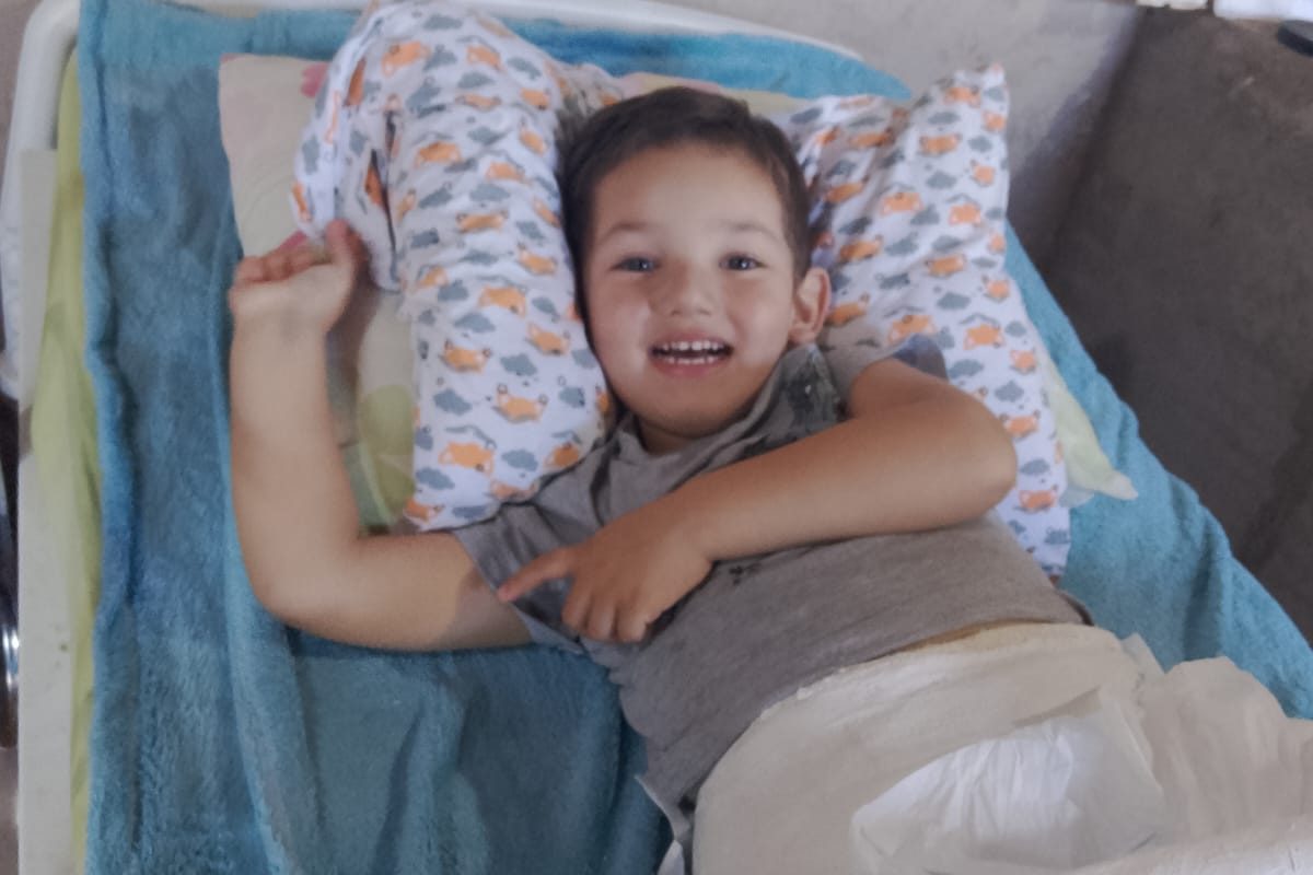 Heitor apresenta boa recuperação e se prepara para retirada do gesso