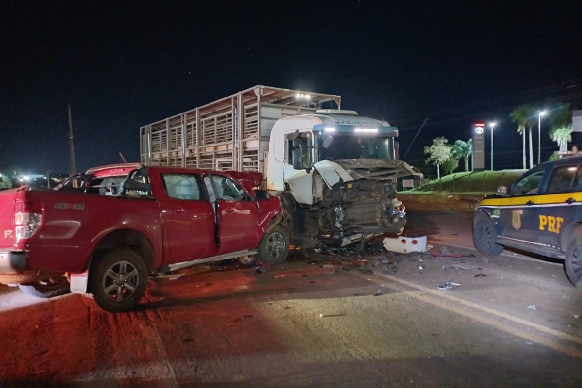 Homem morre após colisão entre caminhonete e caminhão na BR-285, em Ijuí