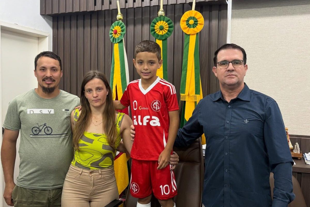Menino de Campo Novo é aprovado em teste do Sport Club Internacional