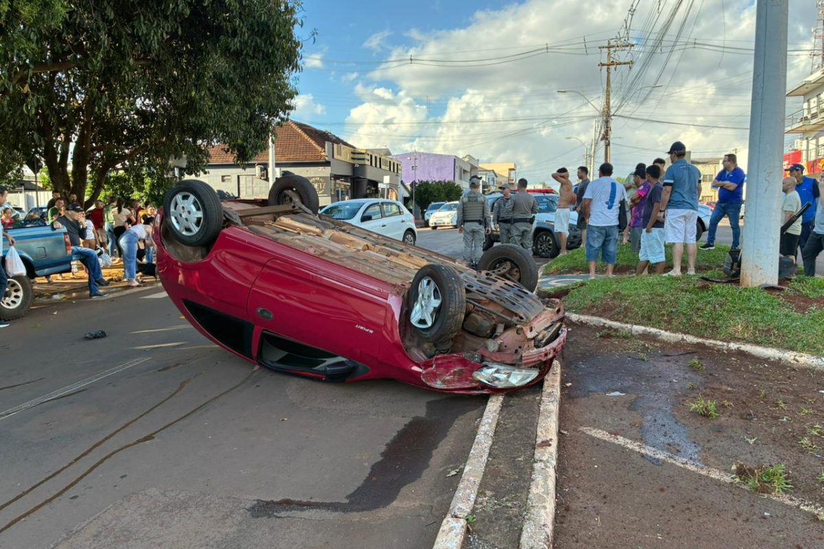 Acidente entre dois veículos na Avenida do Comercio, em Santo Augusto