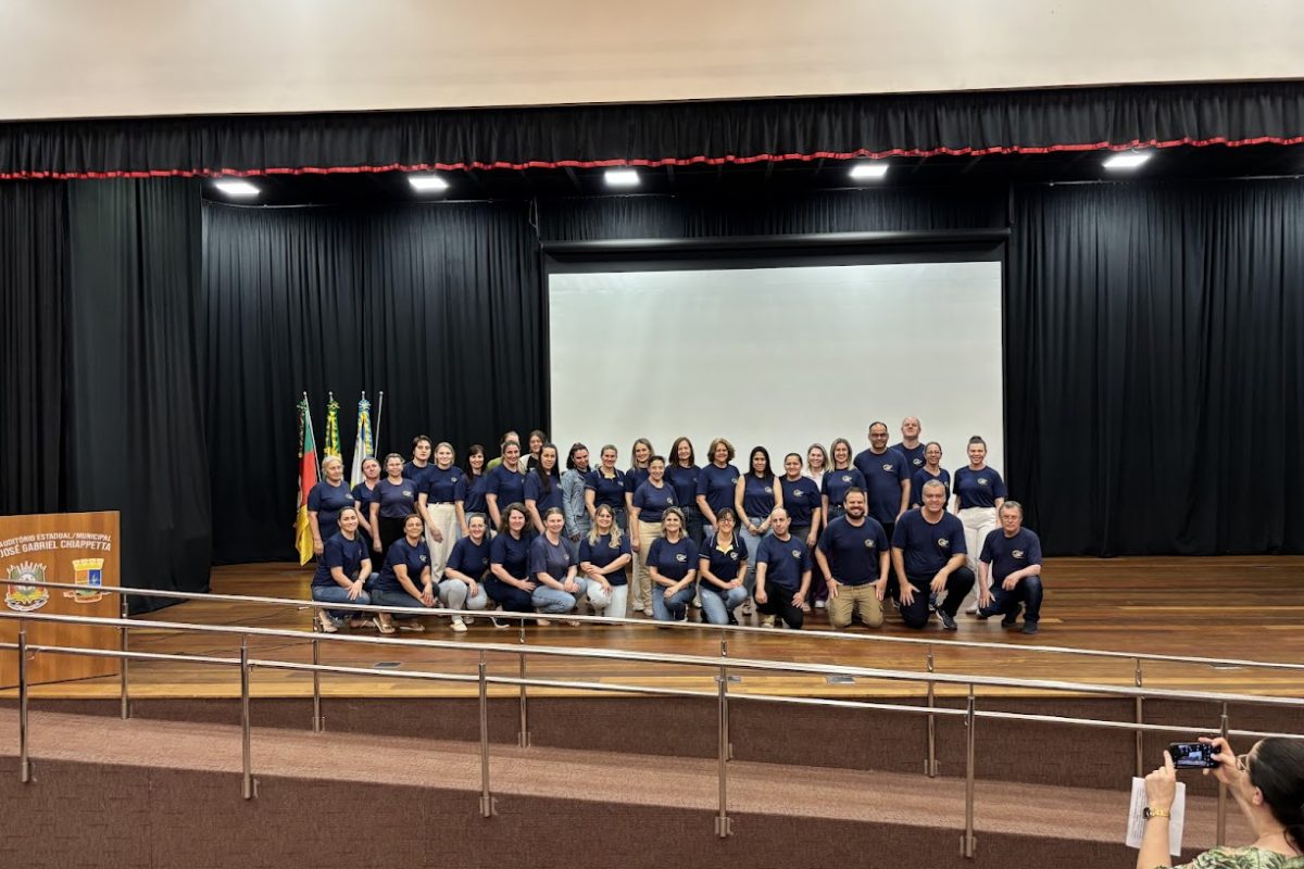 Pais organizam homenagem surpresa para professores e funcionários da Escola Anchieta