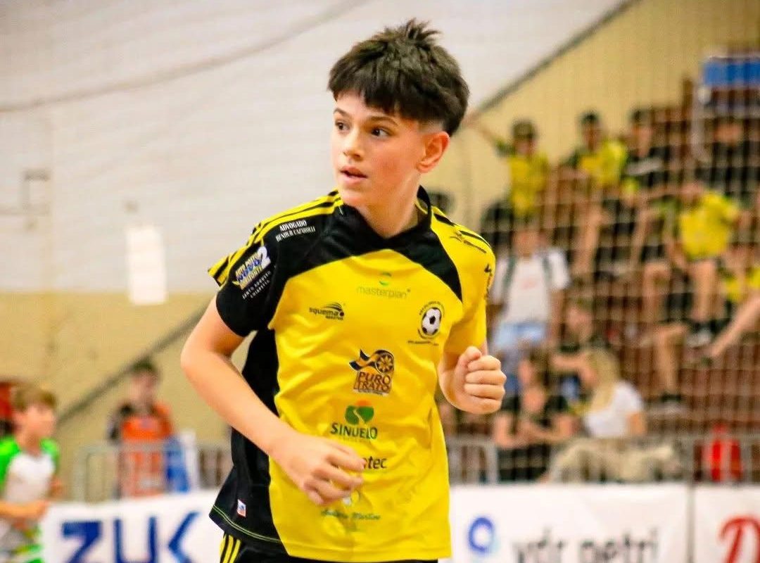 Enzo Engster busca apoio para seguir sonho no futebol